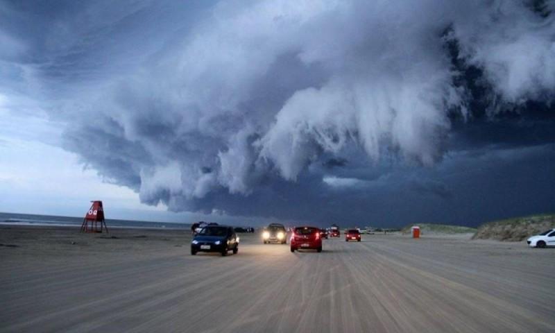 Defesa Civil confirma tsunami meteorológico no litoral 
