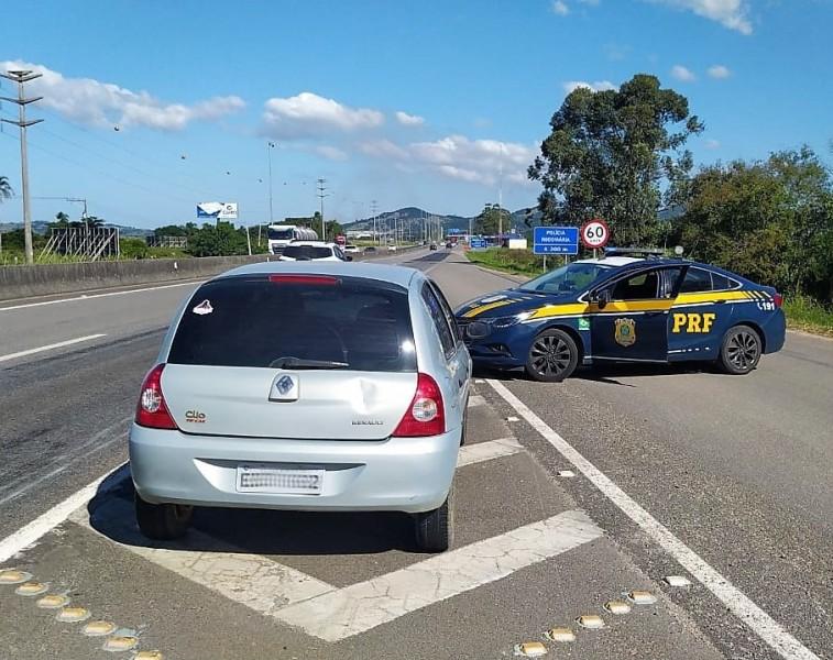 Veiculo furtado é encontrado na BR-101 em Tubarão 