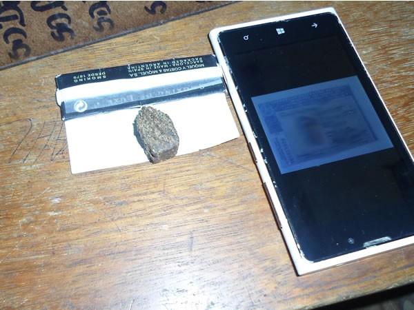 De moto, dupla aborda vítimas caminhando e rouba celulares
