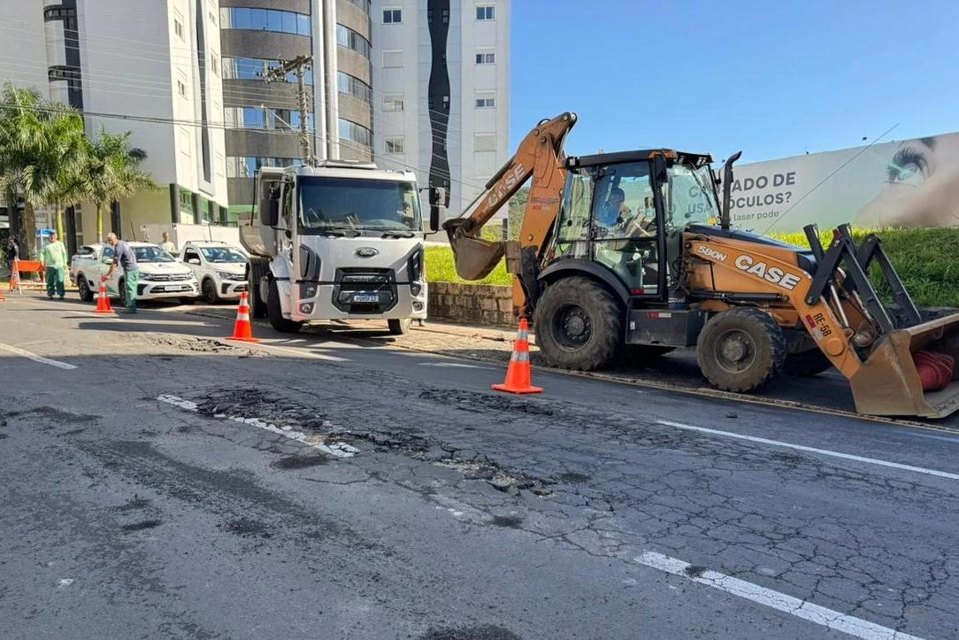 Vídeo: rompimento de adutora afeta abastecimento de água em Criciúma