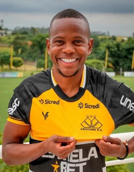 Criciúma confirma a contratação do colombiano Yerson Candelo