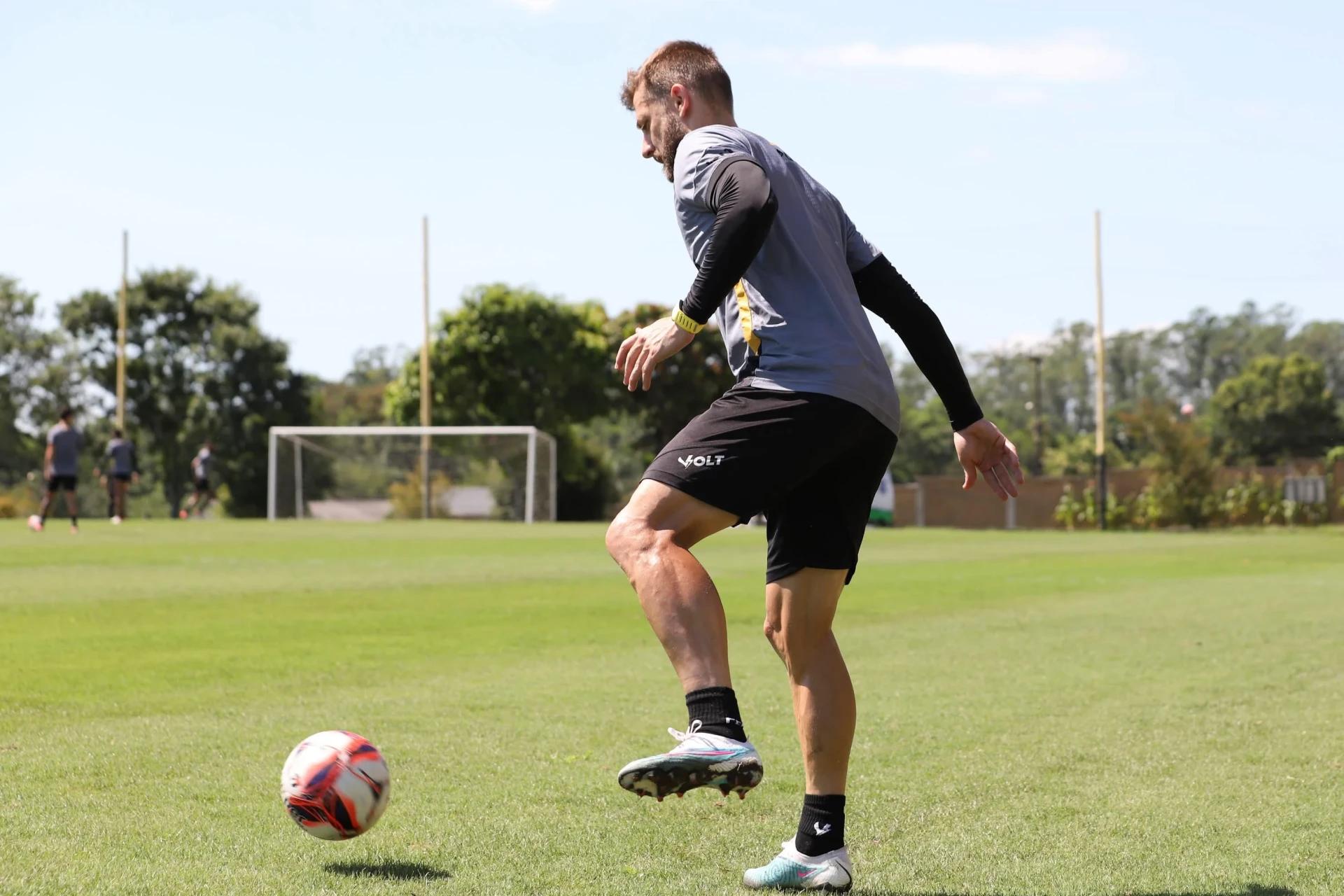 Fotos: Eduardo Baptista comanda treino tático neste sábado