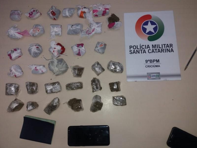 Suspeito é detido por tráfico de drogas e confessa crime, em Criciúma