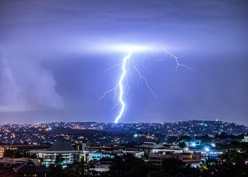 Em tempos de ciclones, Celesc dá dicas para evitar tragédias durante condições climáticas extremas