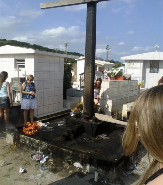 Milhares de pessoas passaram pelo Cemitério Municipal de Jaguaruna 