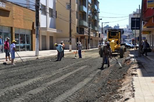 Desta vez, prefeitura de Criciúma notifica Casan por atraso em obra no Centro