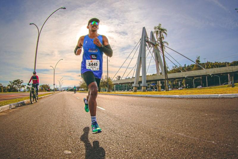 Araranguaense participa da 38º maratona Internacional de Porto Alegre e conquista medalha  