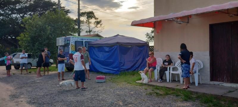 Castramóvel BusCão castra 25 animais no bairro Lombas