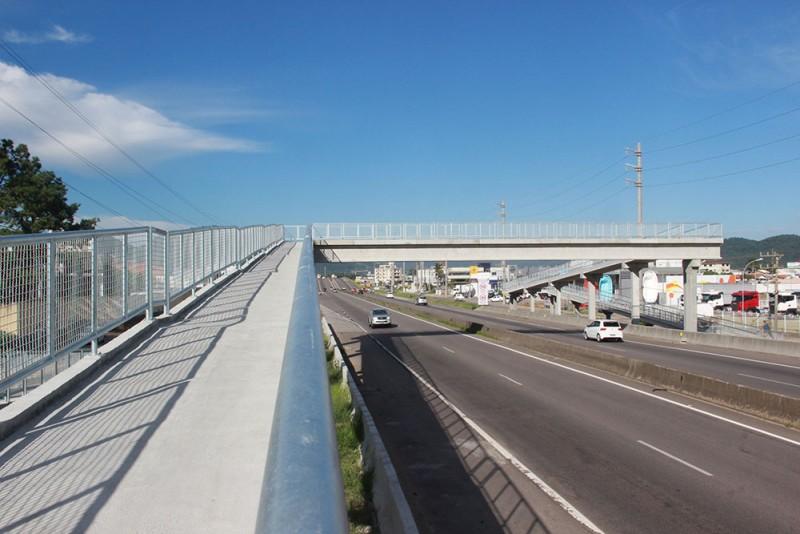 Nova passarela da BR-101 Sul recebe trabalhos finais
