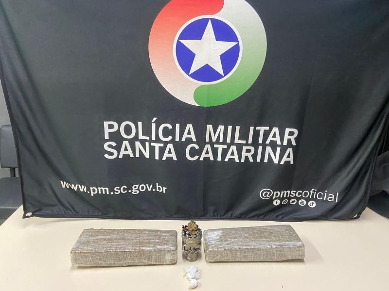 Homem é preso por tráfico de drogas no Renascer em Criciúma
