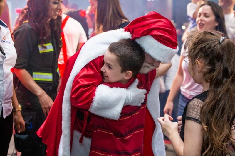Foto profissional gratuita com Papai Noel no Criciúma Shopping