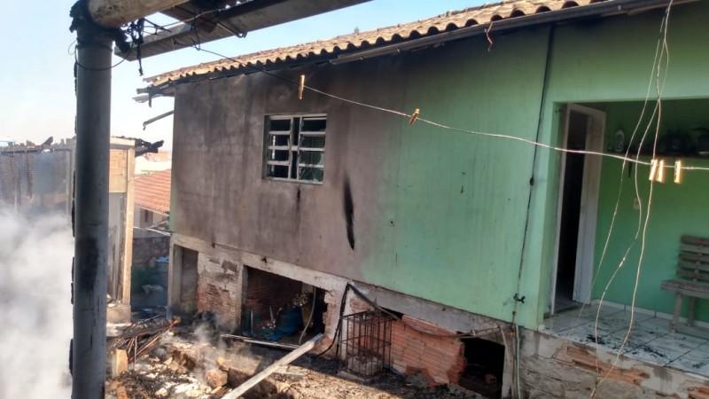 Duas residências são atingidas por incêndio em Tubarão