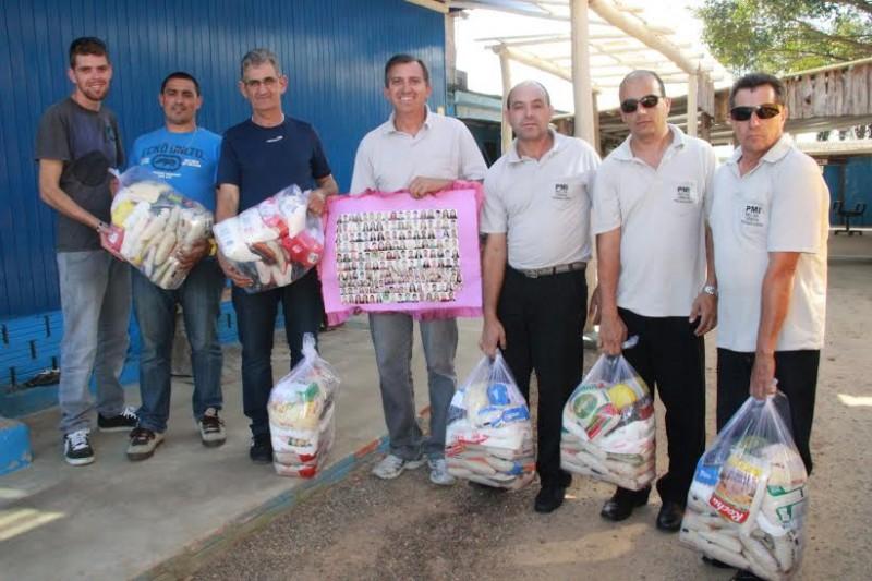 Entregues 260 quilos de alimentos arrecadados em ação solidária 