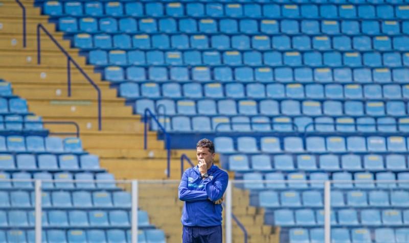 Derrota para o Próspera resulta na demissão do técnico do Avaí