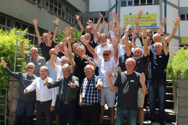 40 anos depois: turma de 82.2 comemora formatura com placa no EMC