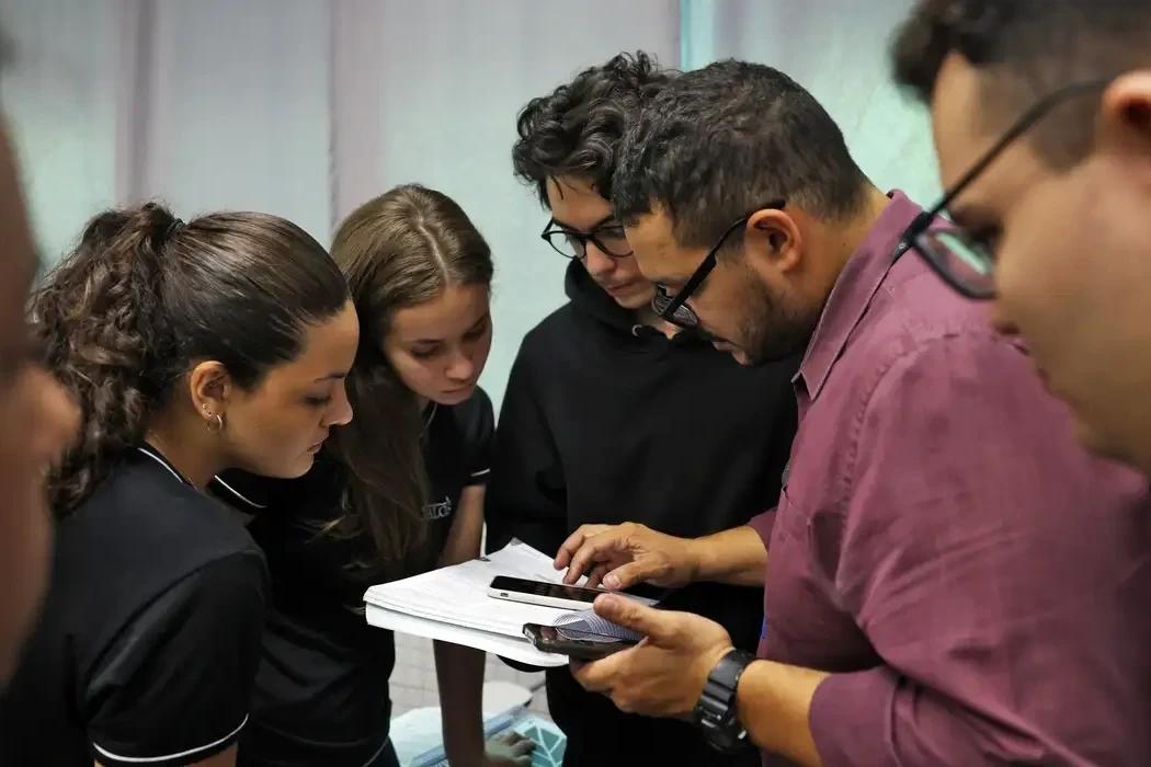 Relação com professores fortalece propósito de vida dos alunos, aponta pesquisa