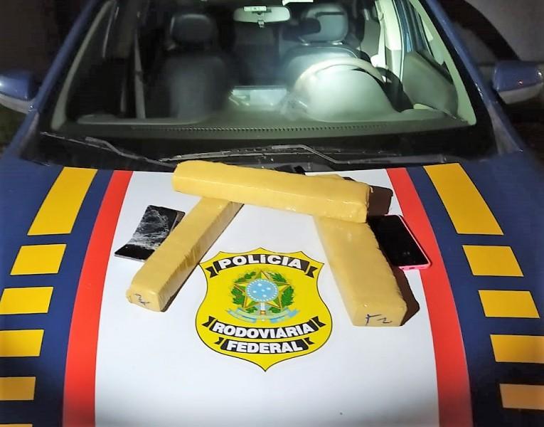 PRF encontra três quilos de maconha em EcoSport emplacada em Criciúma