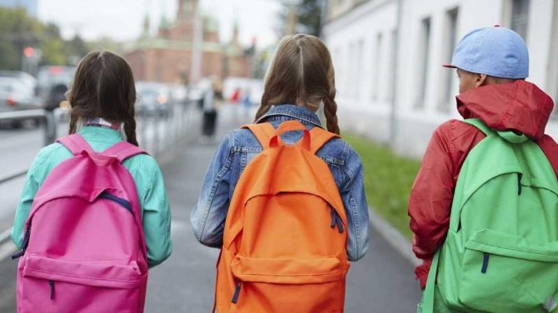 Volta às aulas: excesso de peso na mochila pode prejudicar a postura