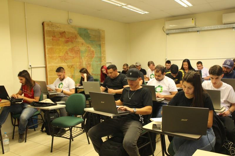 Colégio Satc recebe alunos dos Técnicos EaD para semana com aulas presenciais   