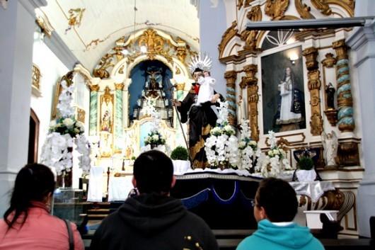Santo Antônio leva milhares de fiéis a Laguna 