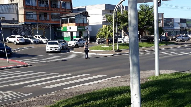 Troca de postes e manutenção em transformadores deixa semáforos desligados em Criciúma 