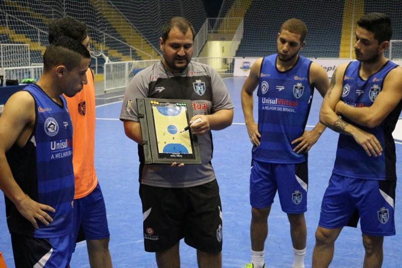 Após quarta derrota seguida, Tubarão demite técnico