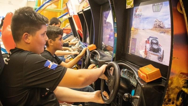 Acolhidos do Cras de Nova Veneza têm tarde especial no Criciúma Shopping