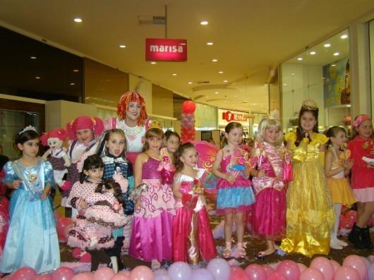 Desfile de bonecas irá encantar meninas o Farol Shopping