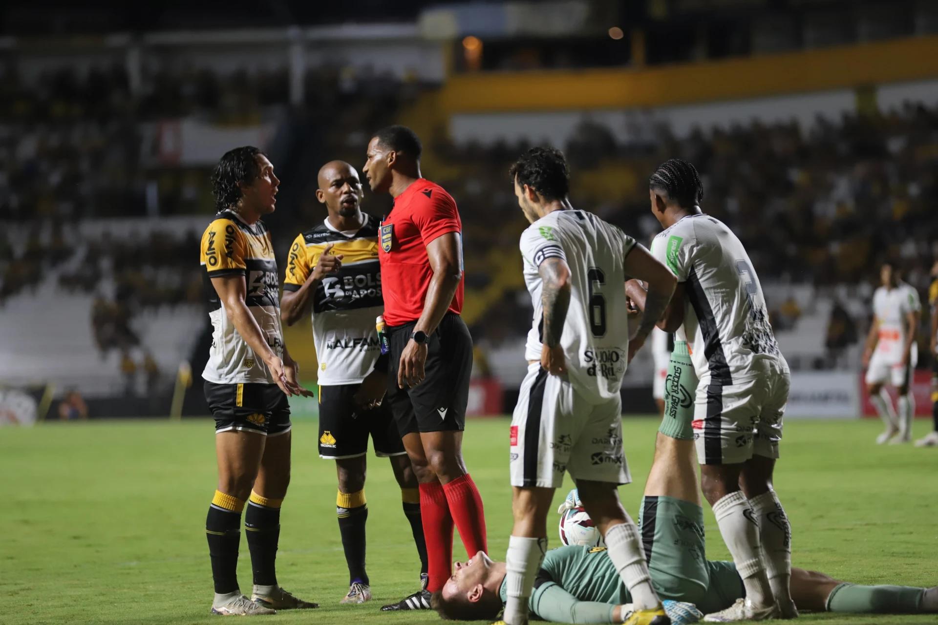 Todos os jogos entre Criciúma e Athletic tiveram expulsão e gol nos primeiros minutos; relembre