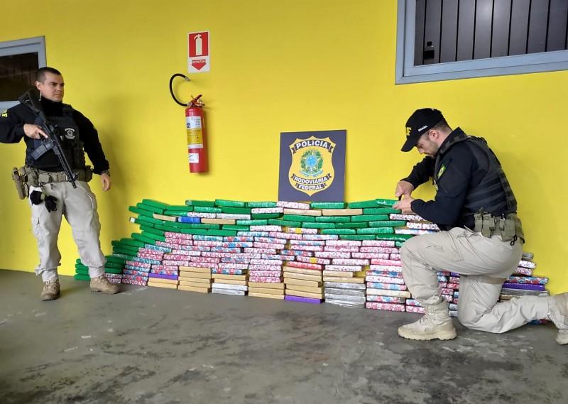 Após tentativa de fuga, homem e adolescente são detidos com 125 quilos de maconha no Norte do estado