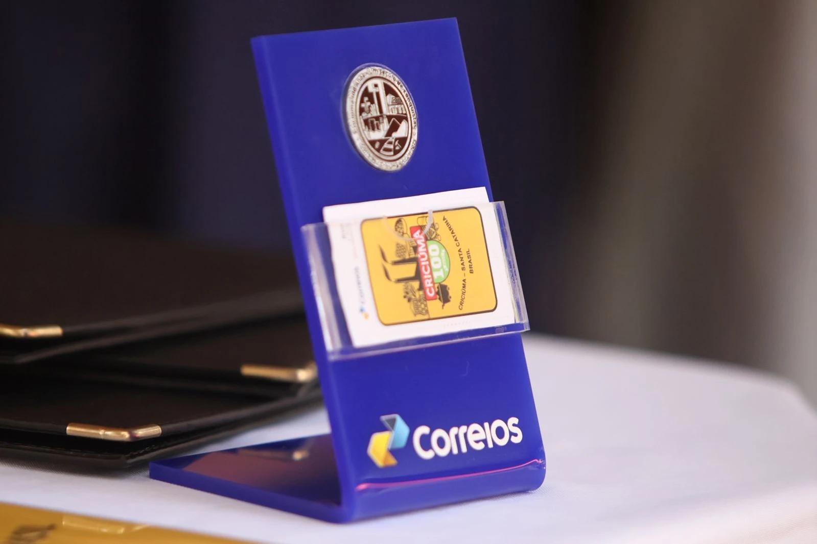 Selo postal especial dos Correios é lançado durante a comemoração de emancipação de Criciúma