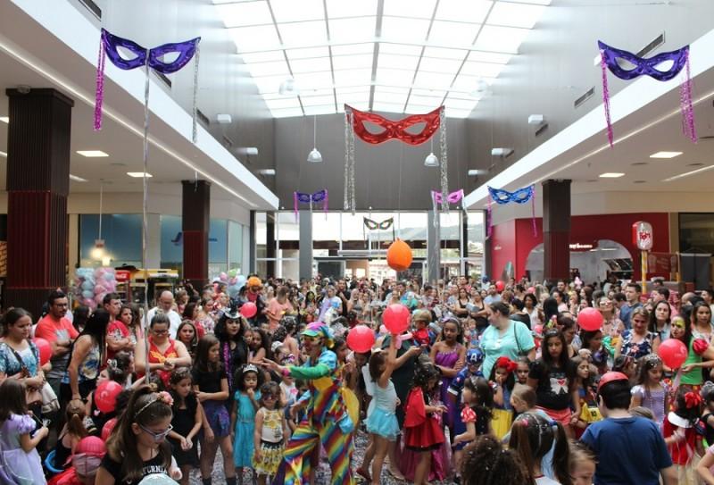 Criciúma Shopping nos preparativos para o Bailinho de Carnaval
