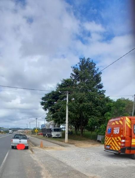 Jovem fica ferido após acidente de trânsito em Cocal do Sul
