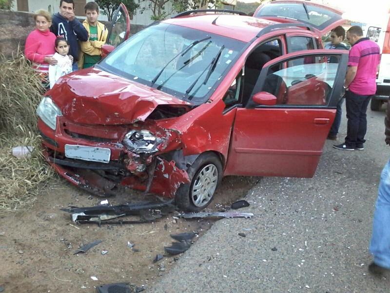 Colisão frontal em Sangão deixa vítima em estado grave
