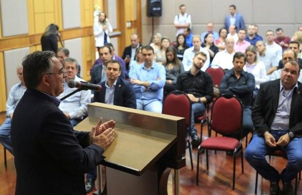 Governador reúne secretários regionais e aponta desafios