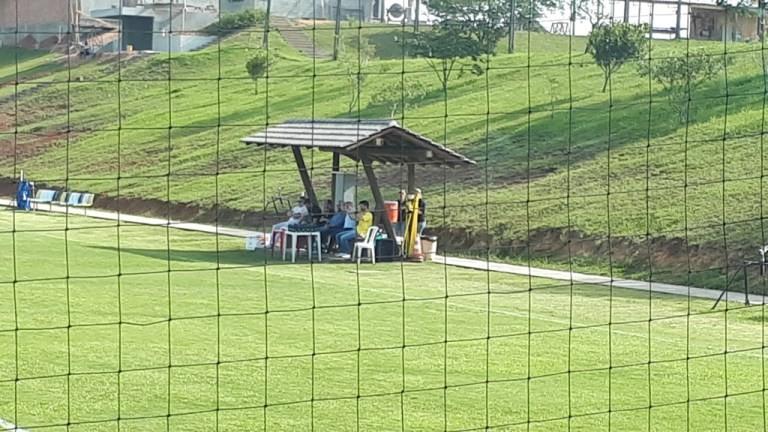Fim de crise? Édson Gaúcho de volta aos treinos
