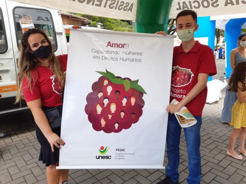 Projeto Amora leva informações sobre violência doméstica à praça Nereu Ramos