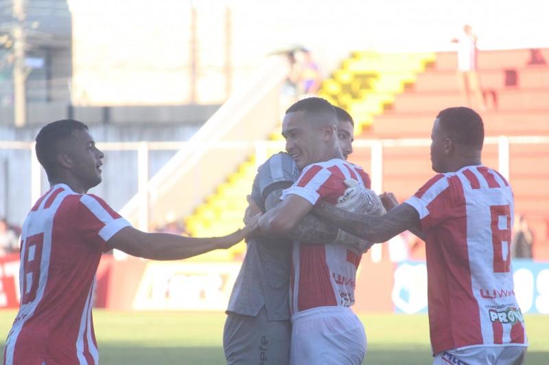 Leão do Sul vence o Marinheiro e sobe para a sétima posição do Catarinense