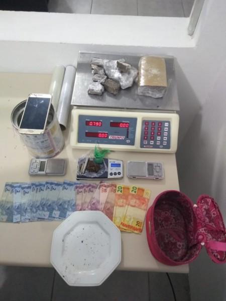 Jovem é presa por tráfico de drogas em Tubarão
