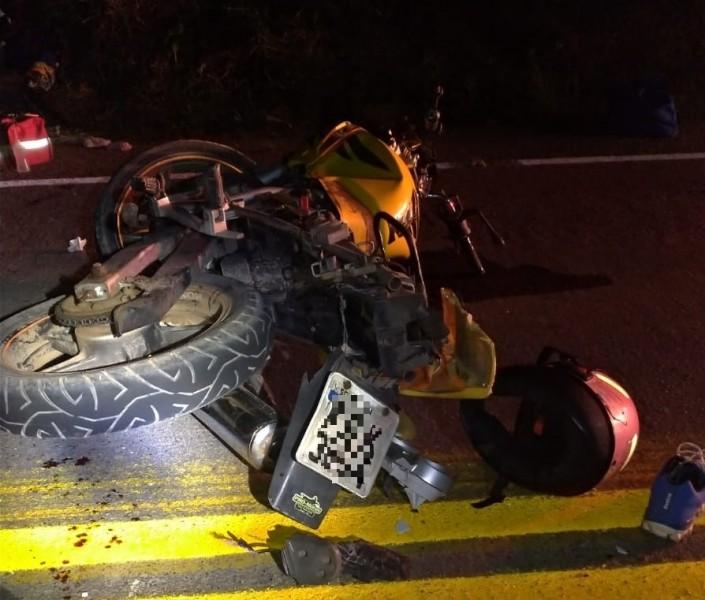 Colisão entre carro e moto deixa duas pessoas feridas 