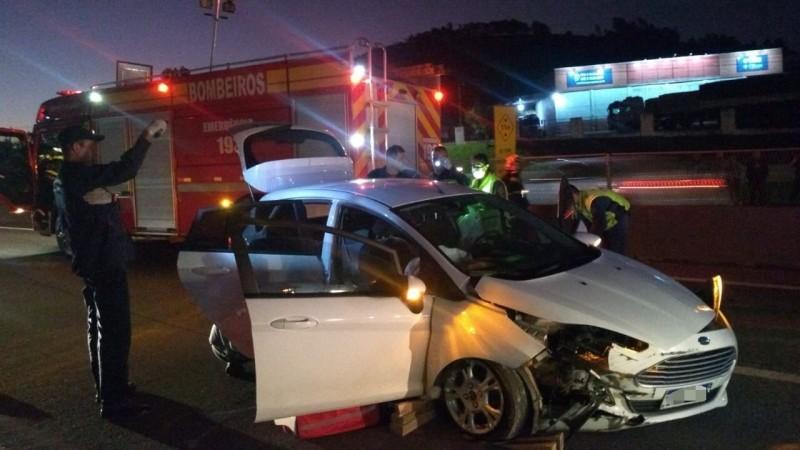 Duas pessoas ficam feridas após acidente na BR-101 em Pescaria Brava 