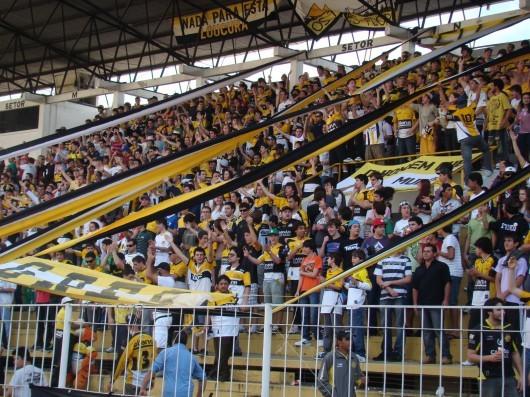 Os Tigres em caravana para Caxias
