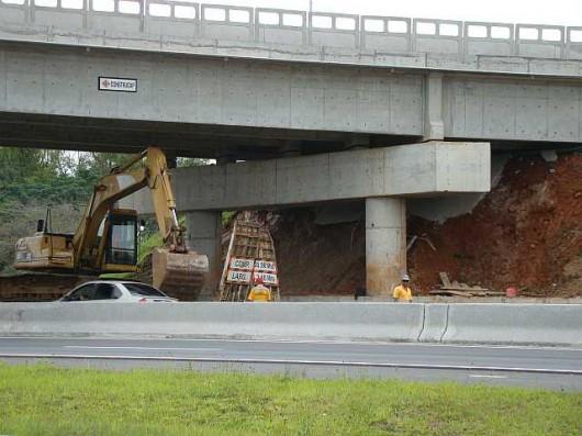 Obras de reparo no viaduto da 101 na Quarta Linha