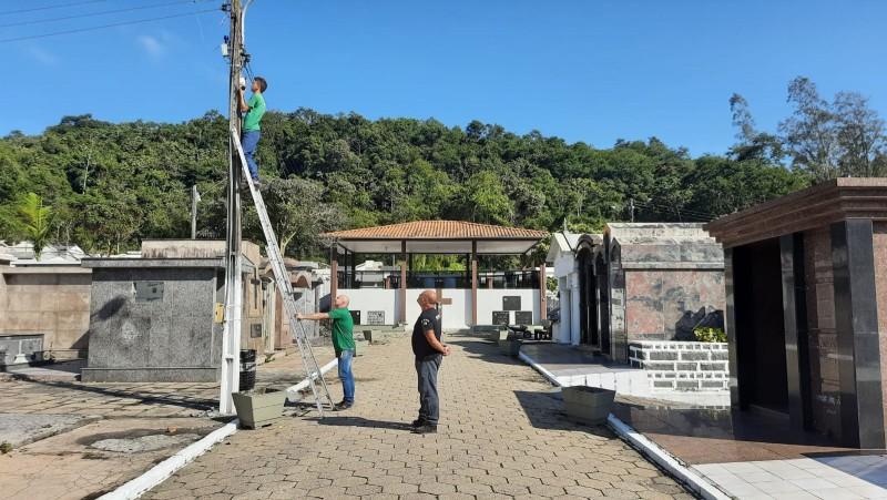 Câmeras de monitoramento são instalados no Cemitério Municipal de Urussanga