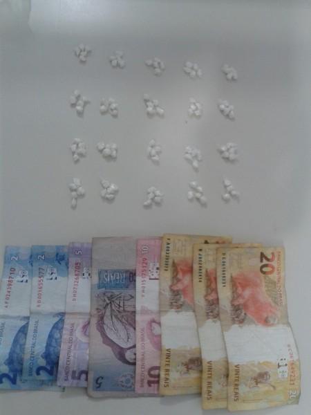 Dupla é presa por tráfico de drogas após ação da PM 