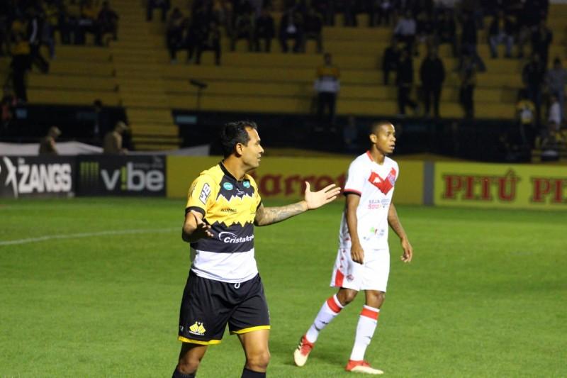 Figueirense vence o Paraná e Criciúma termina a rodada em penúltimo lugar na Série B