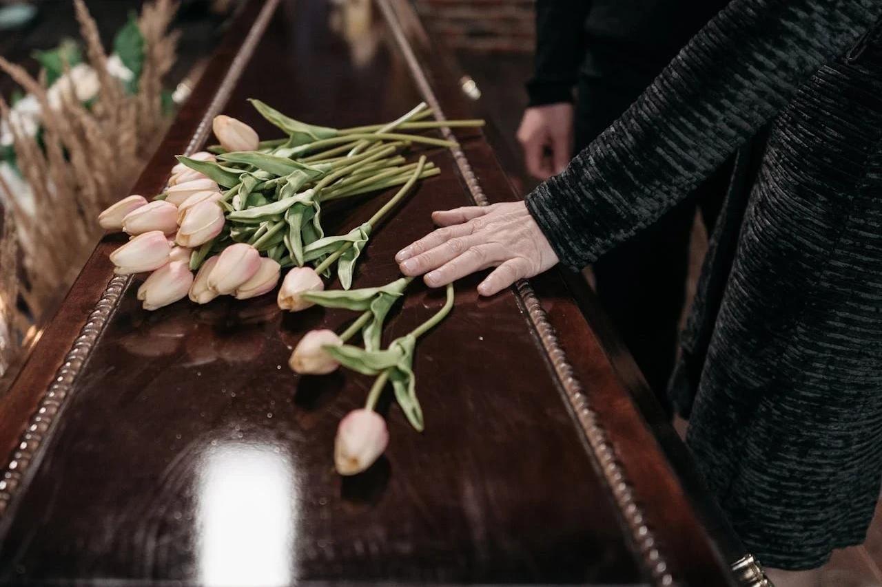 Serviços funerários: terceira empresa firma contrato com a Prefeitura