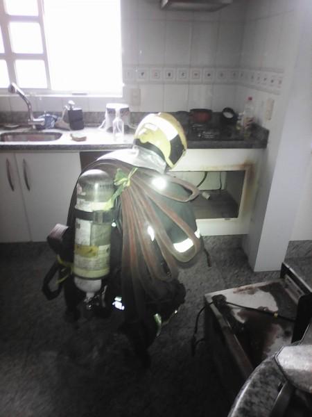 Criciúma: moradora apaga princípio de incêndio em apartamento no bairro Comerciário