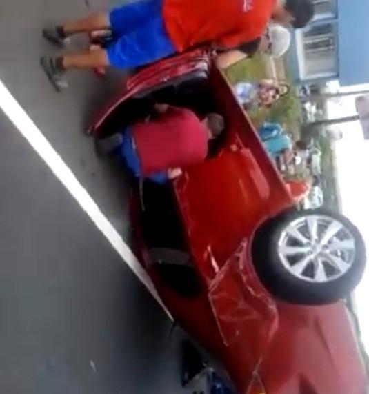 Motorista perde o controle da direção e capota na BR-101 em Criciúma 