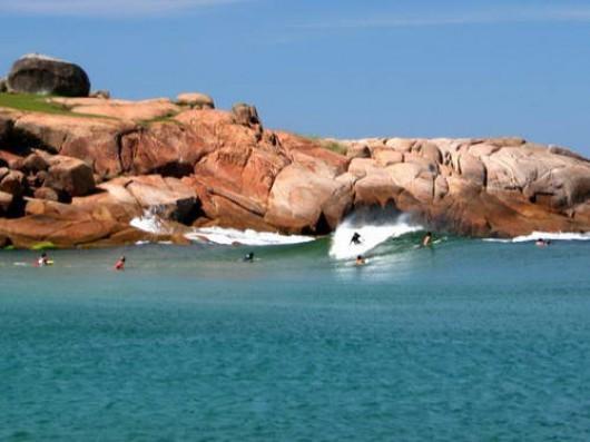 Praia do Rosa recebe circuito catarinense de surf amador